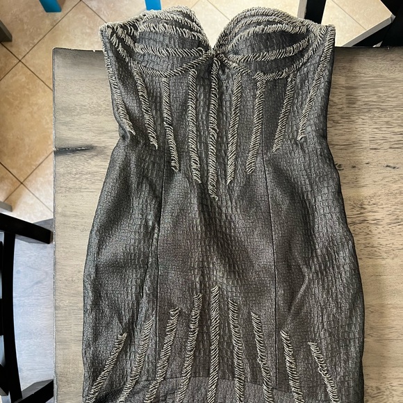 TERANI Formal Gown - Picture 5 of 9